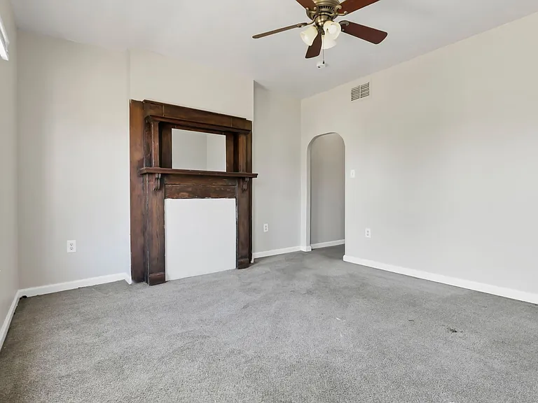 347-349 1/2 E Welch Ave — Photo 10