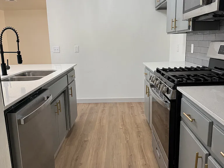 4716 SE 47th St — Photo 5