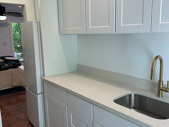 3rd image of 301 NE 6th Ave APT 2
