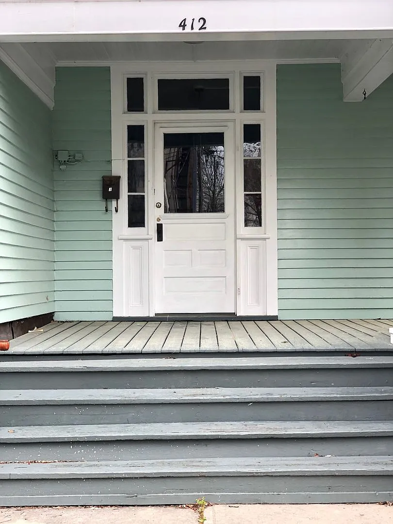 Johnson St 412 — Photo 2