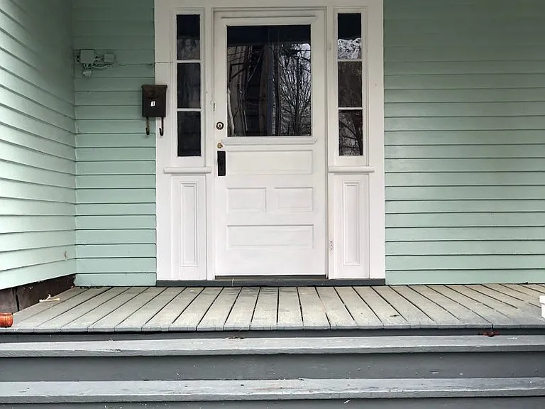 412 Johnson St — Photo 2