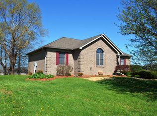 1016 Farmington Dr, Bardstown, KY 40004