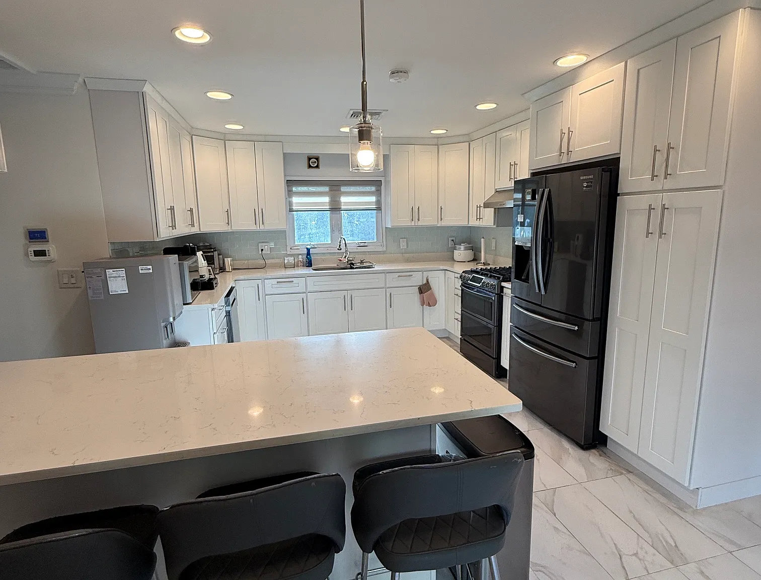 5 bed, 2.5 bath, 2296 sqft, $6,500 — Photo 4