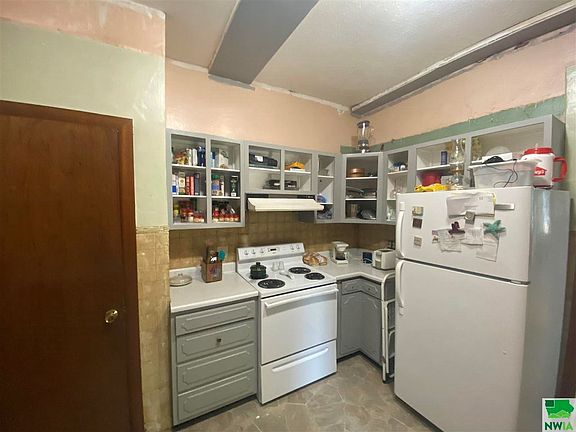 5th image of 1845 S Olive St