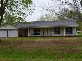 369 Travis Dr, Killen, AL 35645