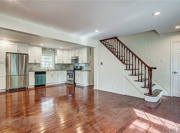 4th image of 29 Colonial Dr