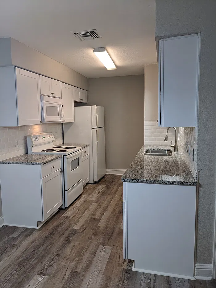 7001 Oak Meadow Cir — Photo 3