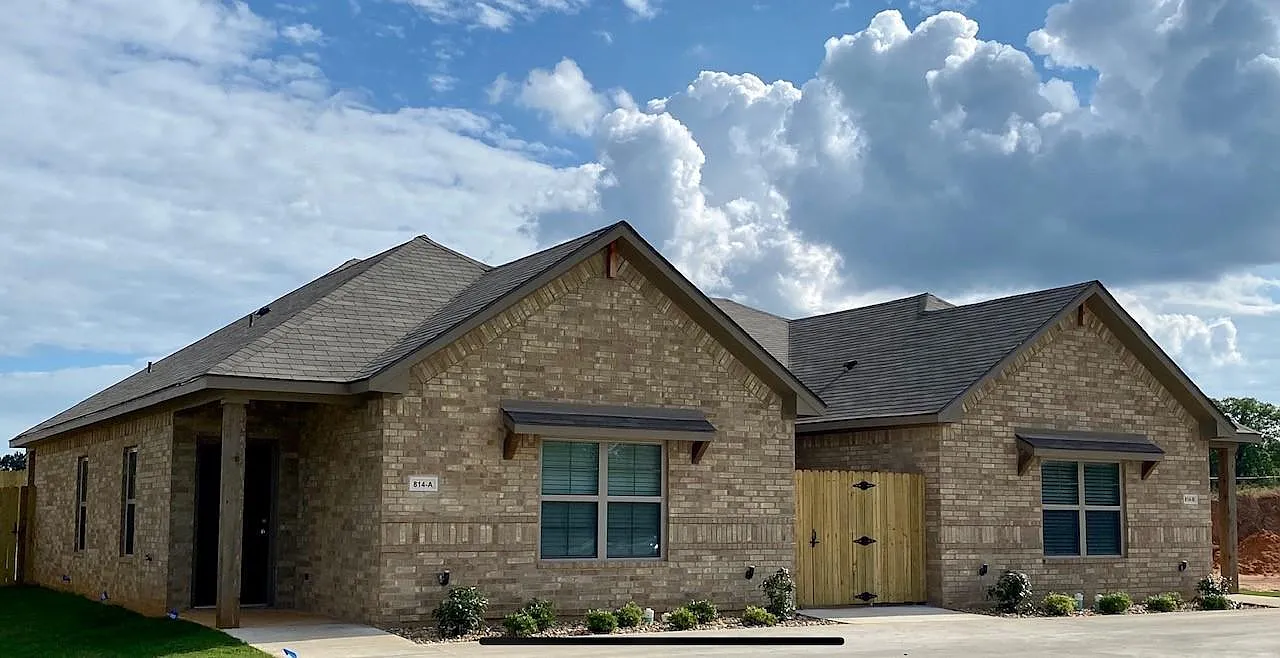3 bed, 1258 sqft, $1,595 — Photo 1
