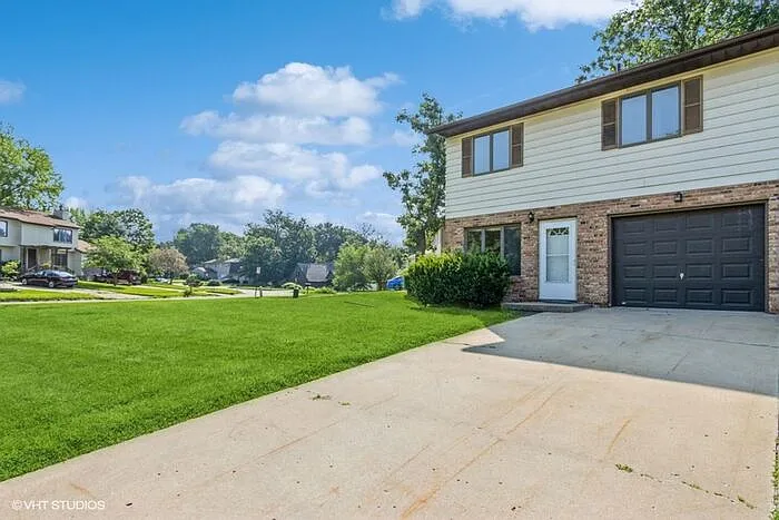 1359 Southview Cir — Photo 2