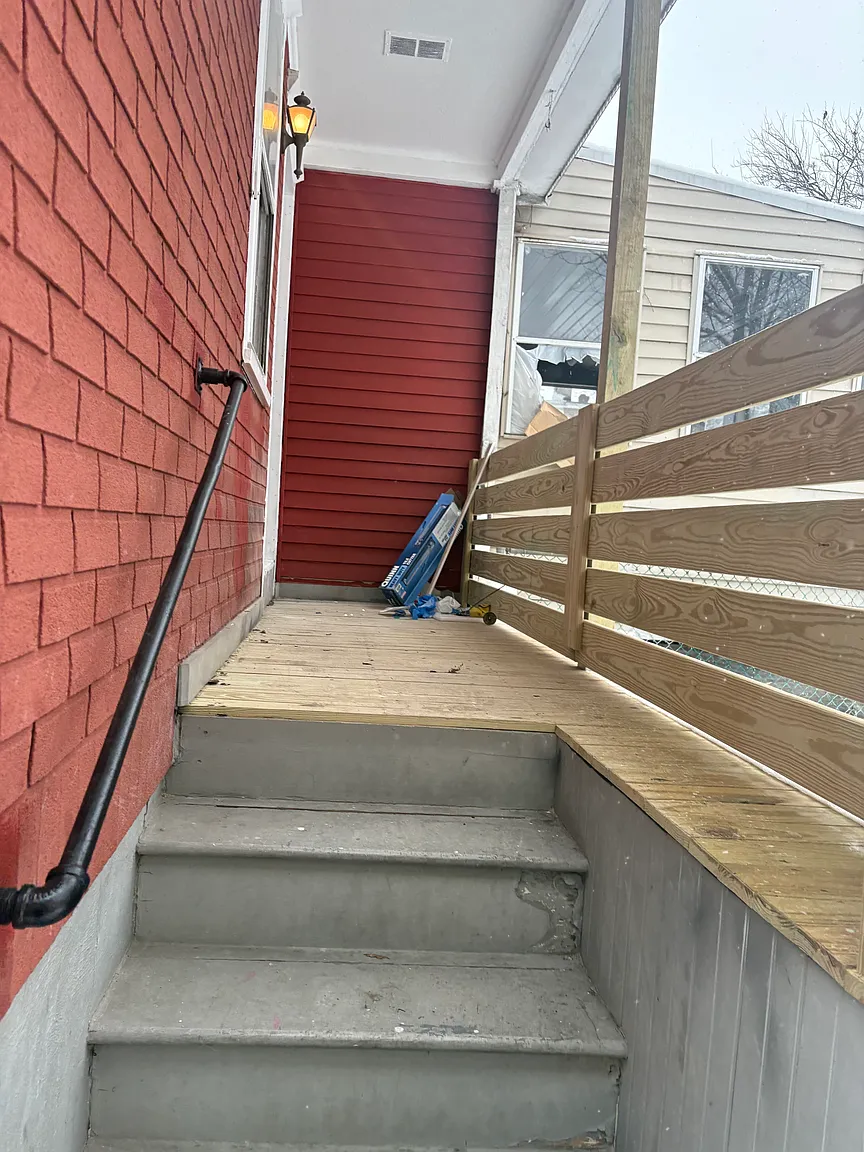 220 Phillips Ave photo 1