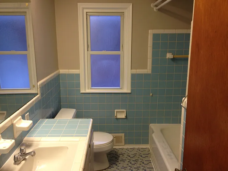 429 E Jarvis Ave — Photo 9