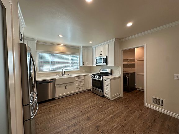 5th image of 12842 Kling St