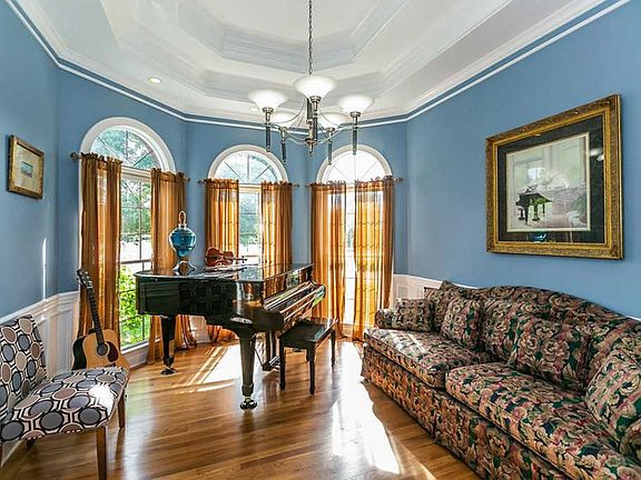 5th image of 108 Lake Point Dr