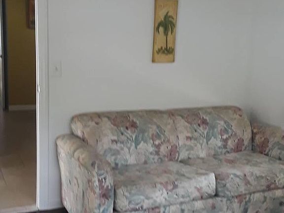 5th image of 118 Kenwood Ave