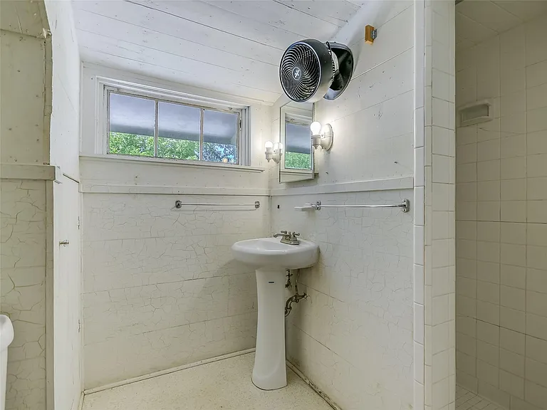 2304 Longview St — Photo 22