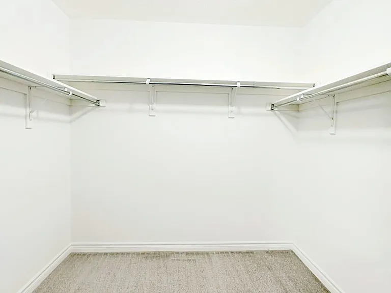 100 Stocks Ave — Photo 9