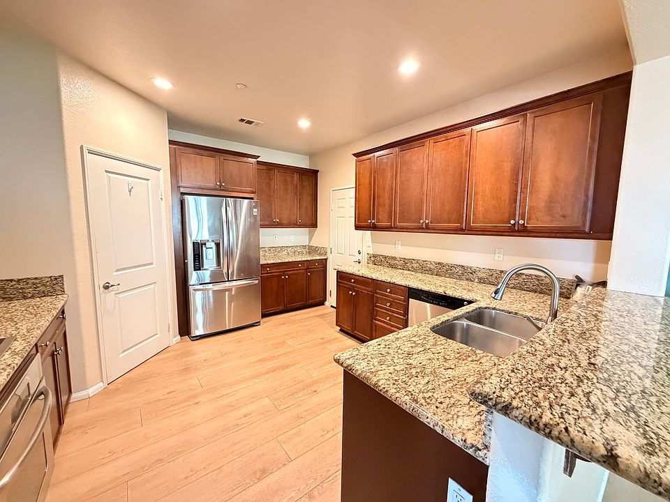 1st image of 1729 Cripple Creek Dr Unit 4