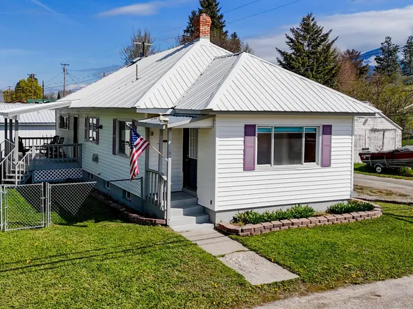 119 4th St E, Eureka, MT 59917