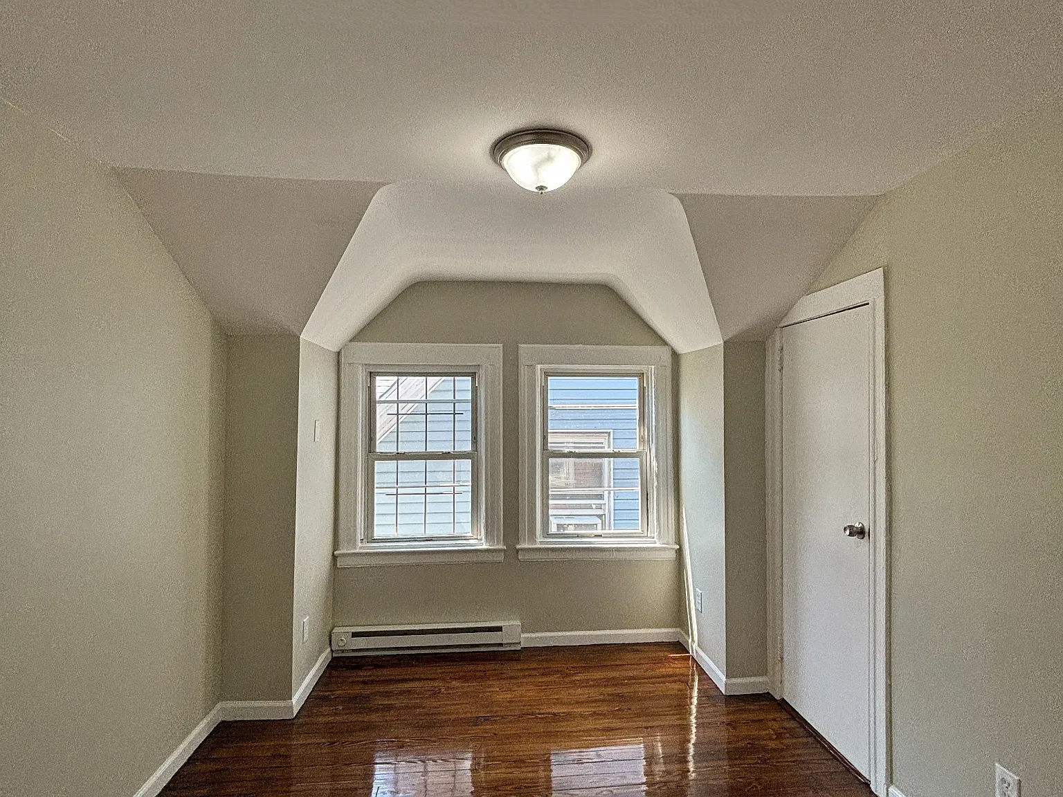 10 Columbia Ave — Photo 2