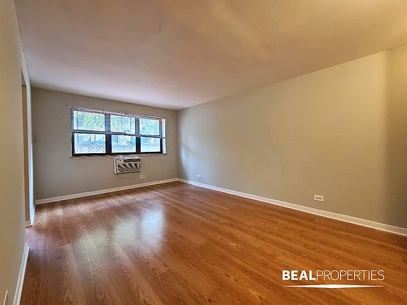 2nd image of 510 W Briar Pl #510104