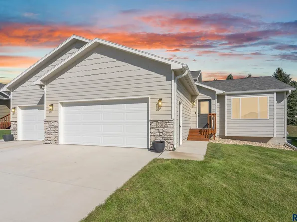 3312 N Geneva Trl, Sioux Falls, SD 57107