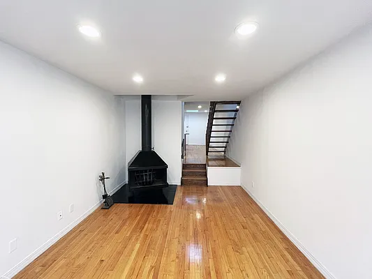 Rented by SERHANT. | media 5
