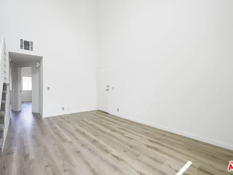 22705 Del Valle St #6 — Photo 7