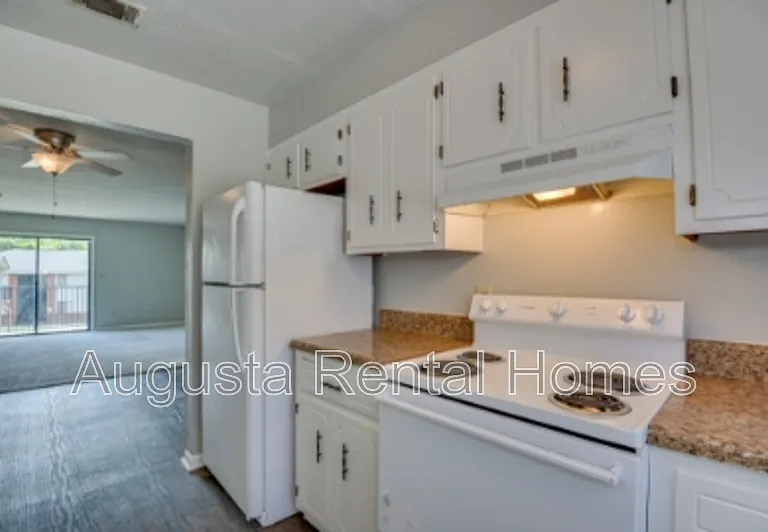 2822D Thomas Ln — Photo 6