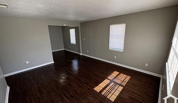3rd image of 349 Navy Dr