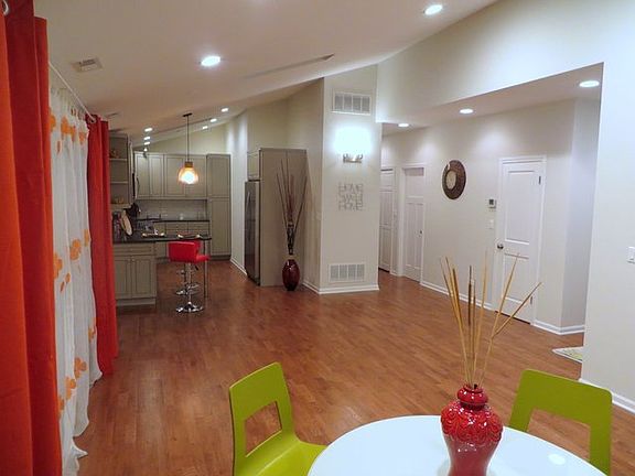 5th image of 7 Oakwood Dr