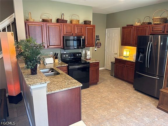 4th image of 8271 Village Edge Cir APT 6