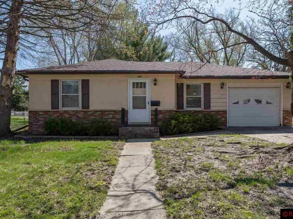 104 Westwood Dr, Mankato, MN 56001