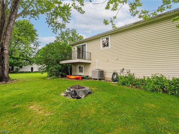 3rd image of 2319 Merle Rd