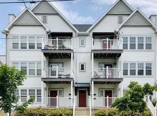 1772 N Warren Ave #101, Milwaukee, WI 53202