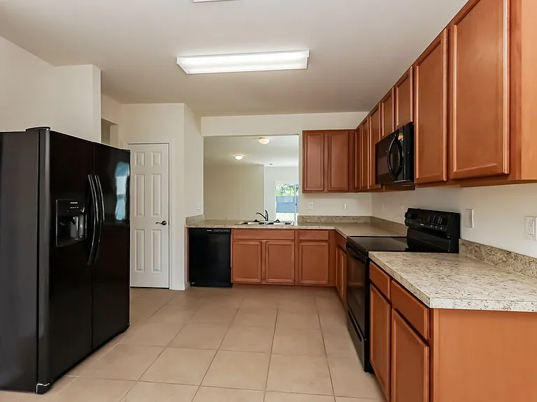 713 SW 4th Ter — Photo 5