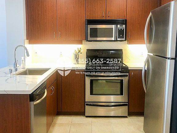 3rd image of 300 W Beech St Unit 1507