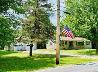 208 E Main St, Sackets Harbor, NY 13685