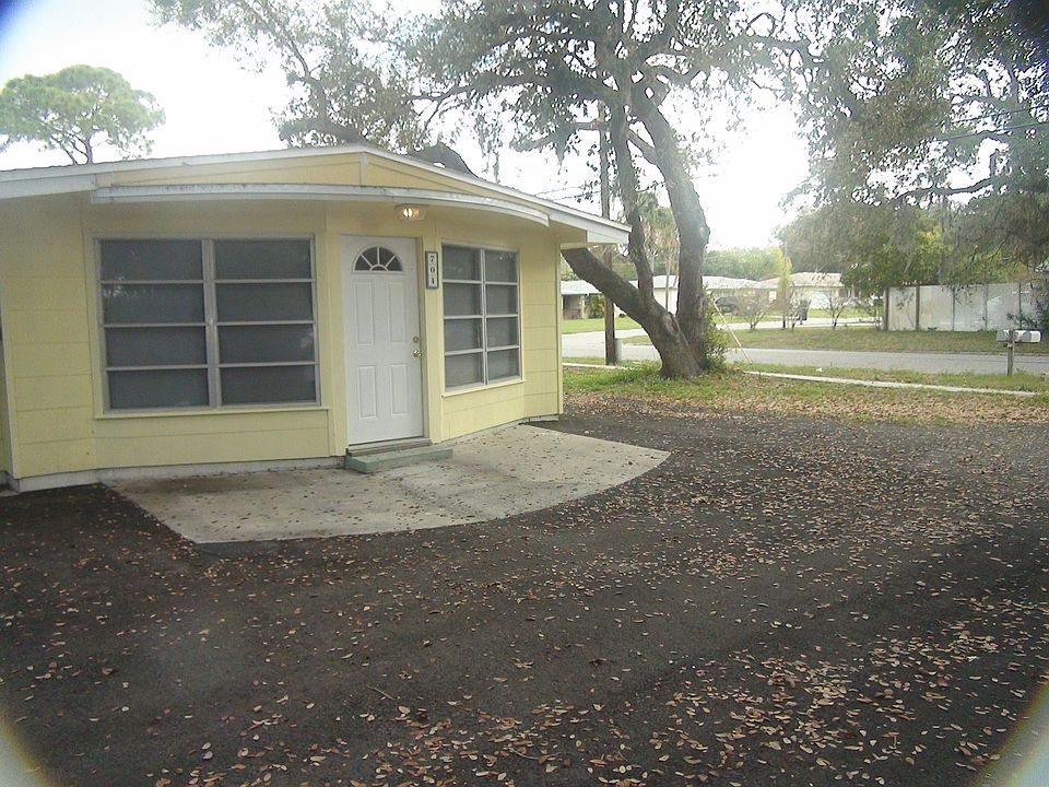 Parking to the right side of the unit next to the front door. Looking toward Duncan Ave.