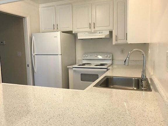 3rd image of 8617 Beverly Ln