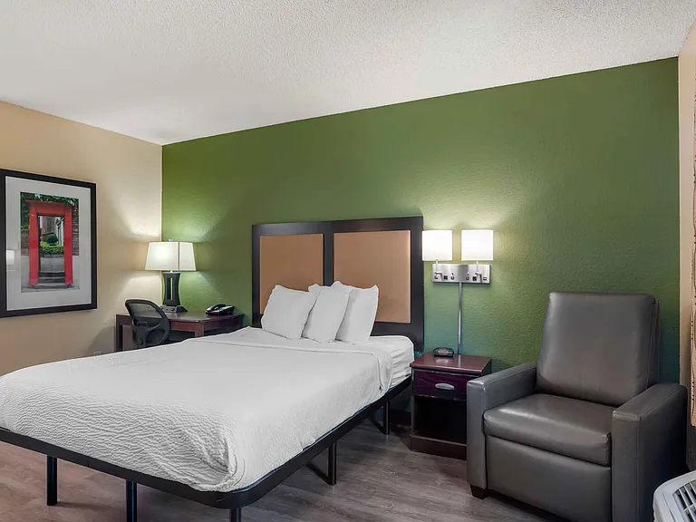 Studio Suite - 1 Queen Bed