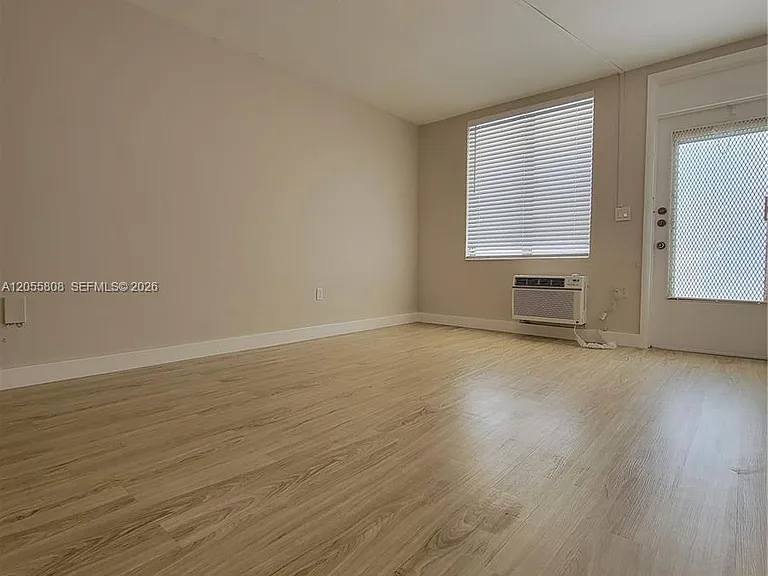 441 Collins Ave #10 — Photo 7