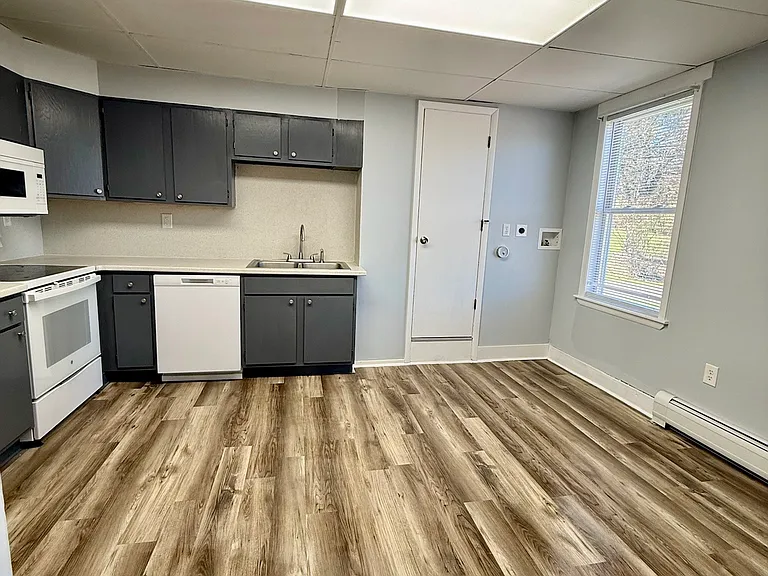 242 Washington Blvd #1/2 — Photo 16