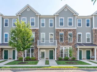 17 Jasmine Ln, Garfield, NJ 07026