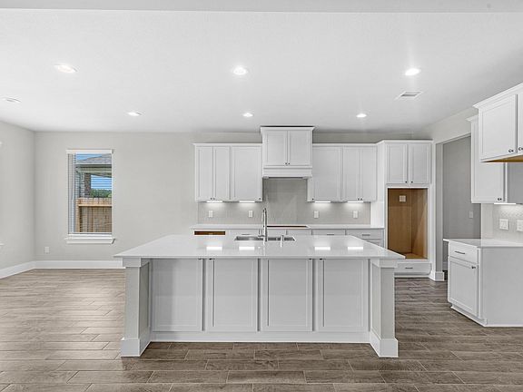 2nd image of 3414 Everglade Ln