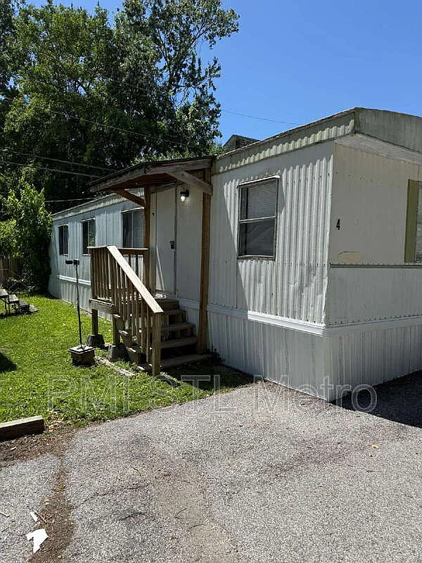 2 bed, 1.0 bath, $995 — Photo 1