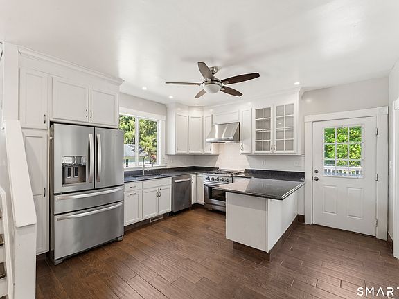 4th image of 123 Pearl Street