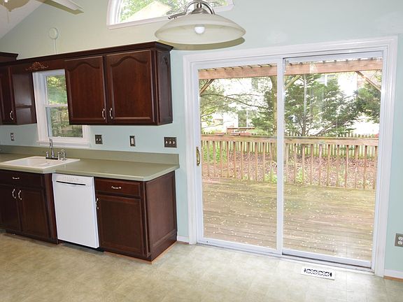 5th image of 141 Pembridge Dr