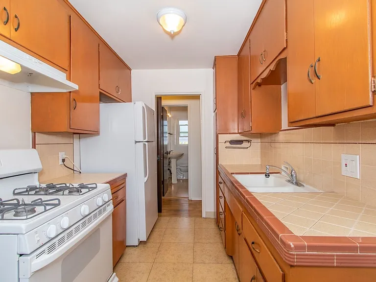 4209 Monroe Ave — Photo 6