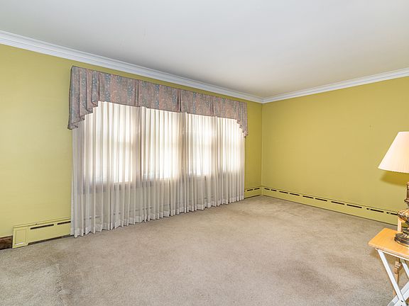 2nd image of 6137 N Rockwell St