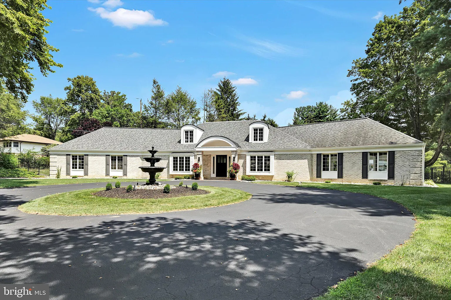101 River Dr photo 1